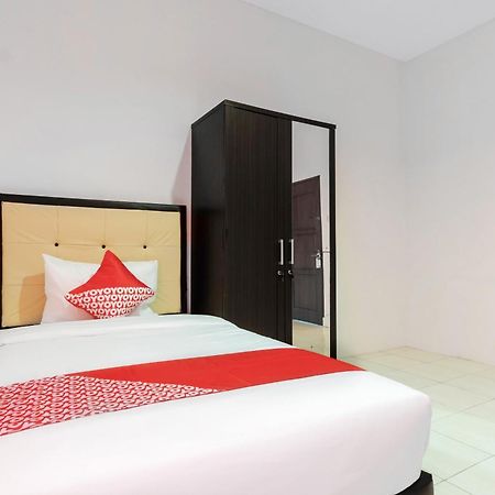 Vaccinated Staff - OYO 622 Bakti Homestay Medan Exterior foto
