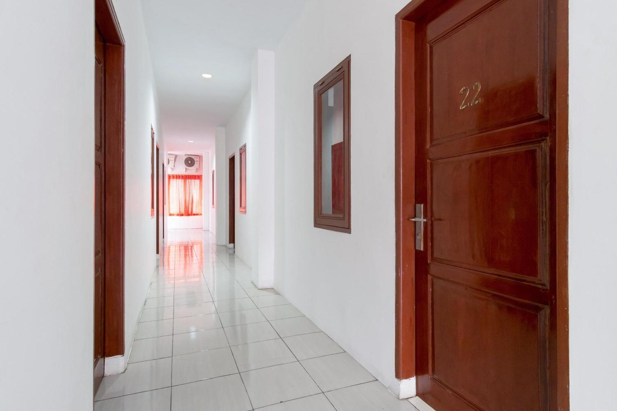 Vaccinated Staff - OYO 622 Bakti Homestay Medan Exterior foto