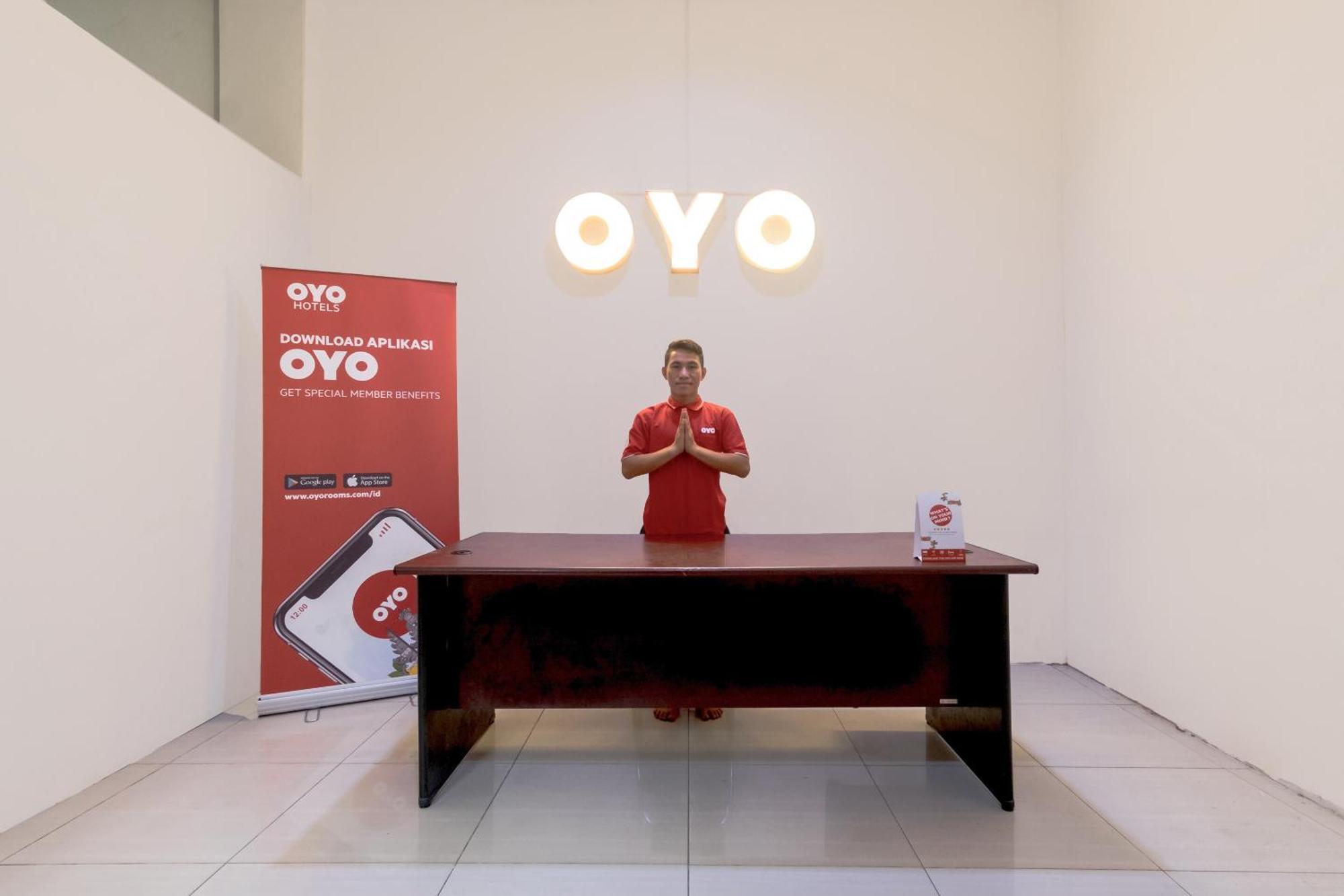 Vaccinated Staff - OYO 622 Bakti Homestay Medan Exterior foto