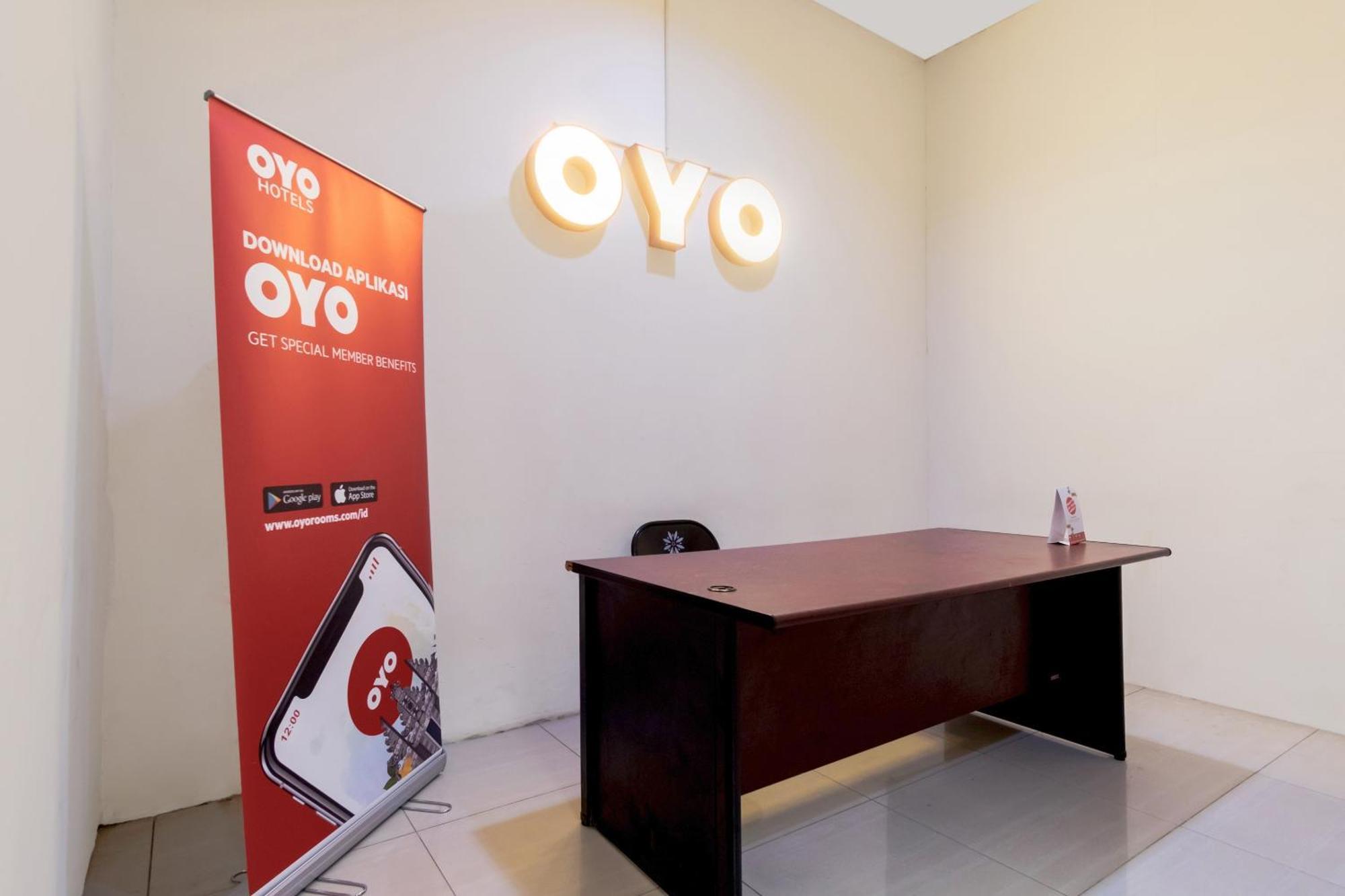 Vaccinated Staff - OYO 622 Bakti Homestay Medan Exterior foto