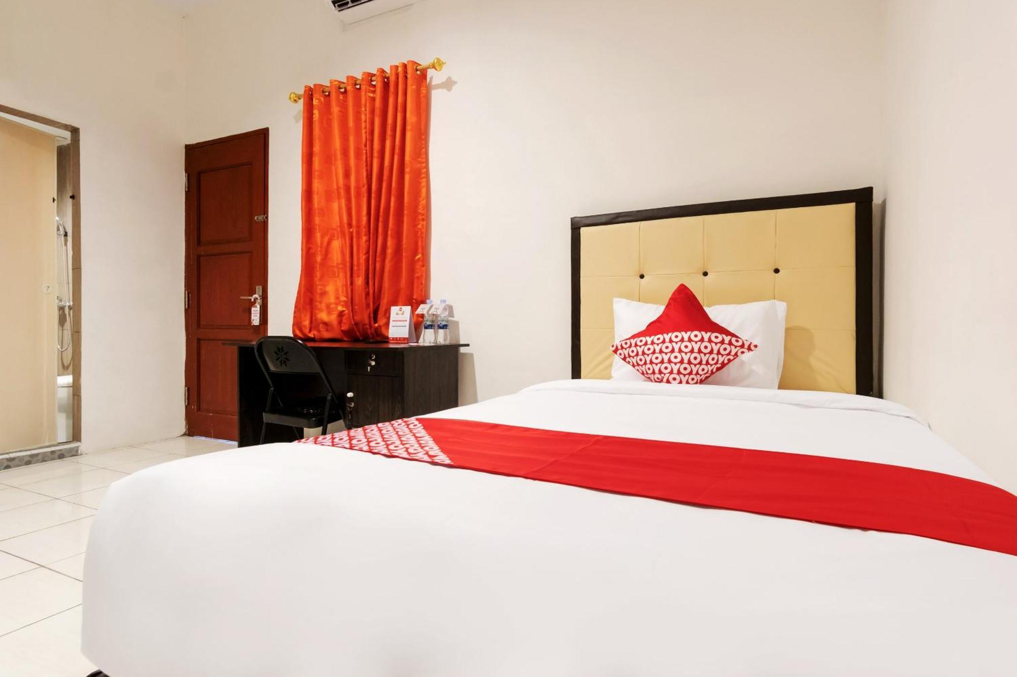 Vaccinated Staff - OYO 622 Bakti Homestay Medan Exterior foto
